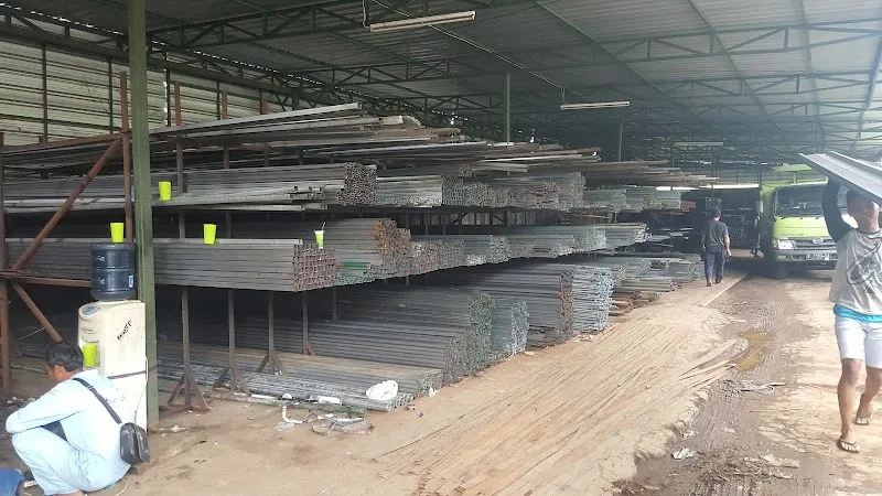 Besi dan Baja: Jantung Konstruksi Cilacap yang Tak Pernah Pudar